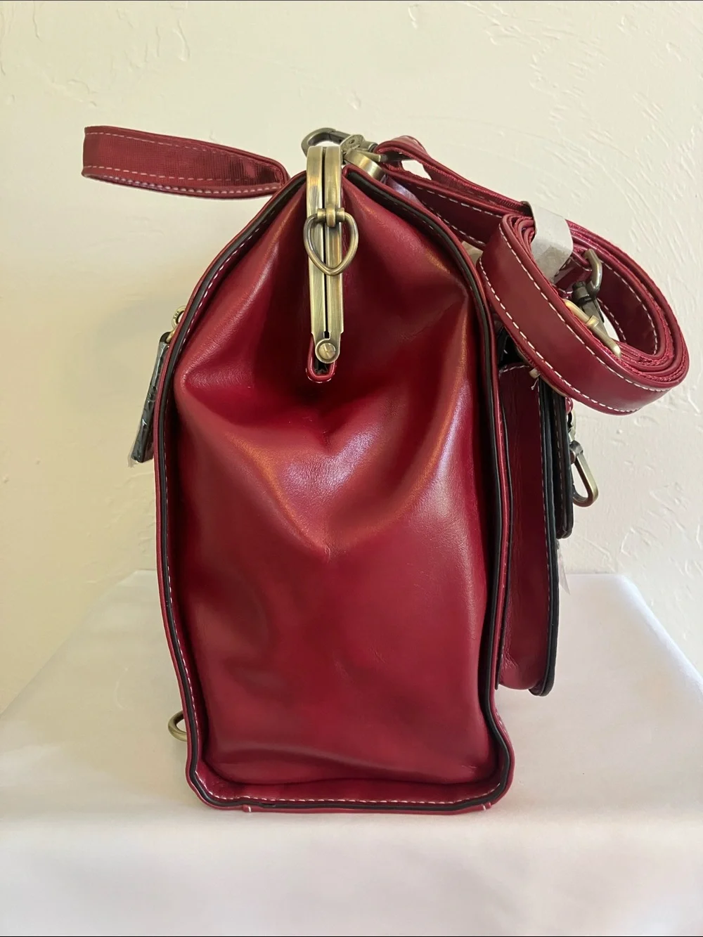 Ecosusi small women’s backpack in red with gold trim